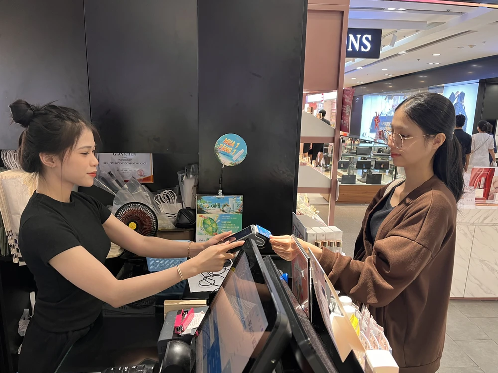 Hộ kinh doanh đẩy mạnh thanh toán số