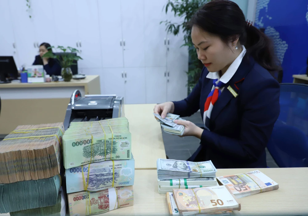 Diễn biến giá đôla Mỹ tăng mạnh khiến doanh nghiệp đối mặt chi phí ngoại tệ cao hơn