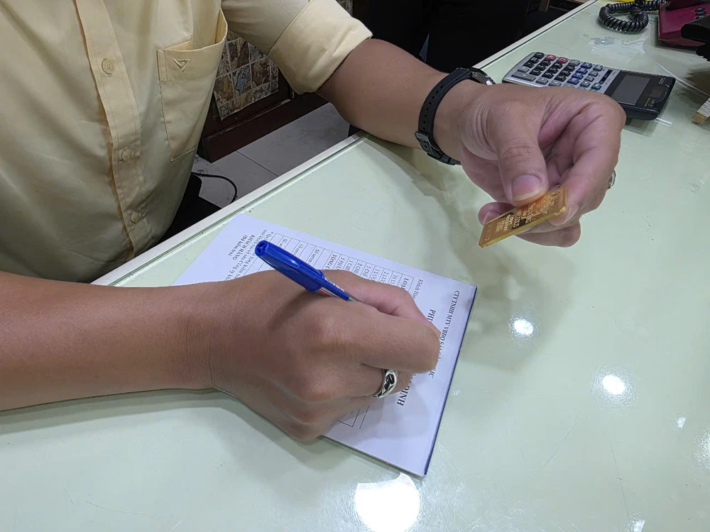 Giá vàng trong nước tăng dữ dội