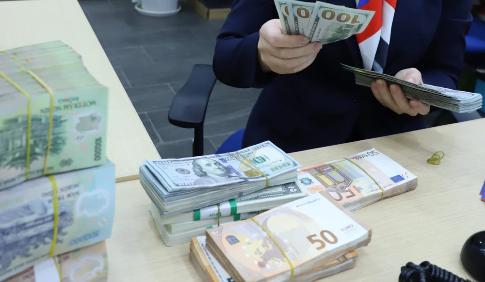 Giá đôla Mỹ trên thị trường chợ đen liên tục phá kỷ lục, liệu có tạo sức ép lên hệ thống các ngân hàng thương mại