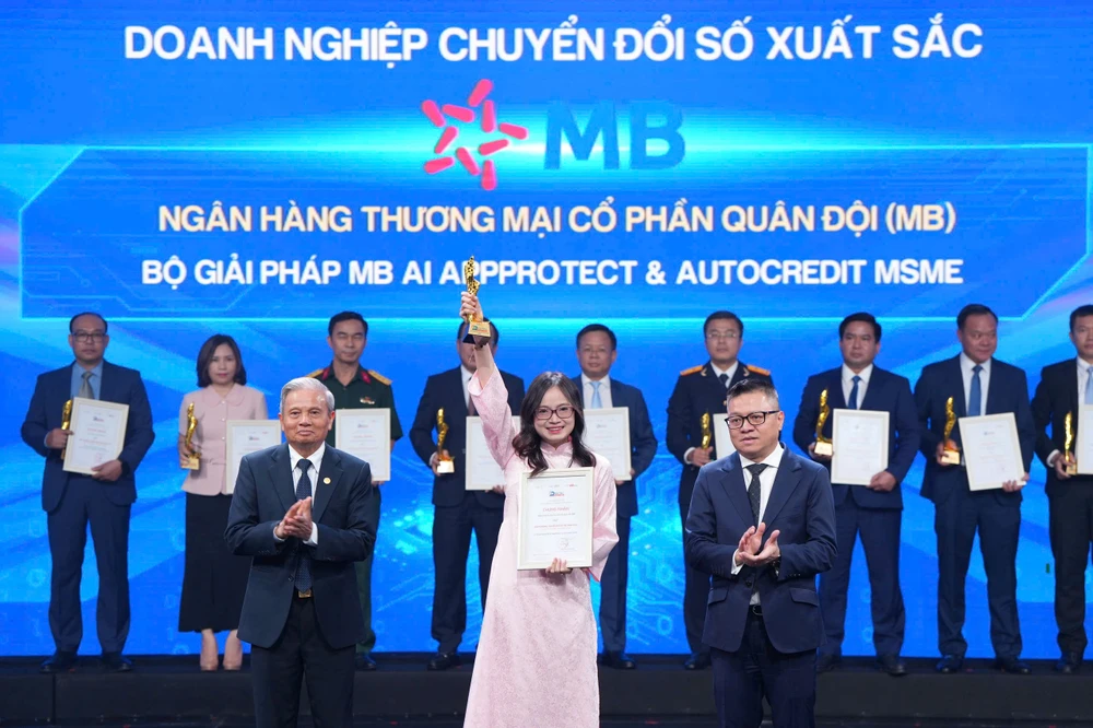 MB nhận giải thưởng Chuyển đổi số Việt Nam 2025 với bộ giải pháp công nghệ tiên phong.jpg