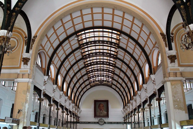 Tòa nhà 130 tuổi ở Sài Gòn thay 'áo mới' ảnh 9