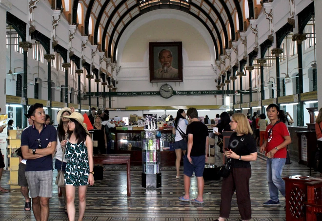 Tòa nhà 130 tuổi ở Sài Gòn thay 'áo mới' ảnh 7