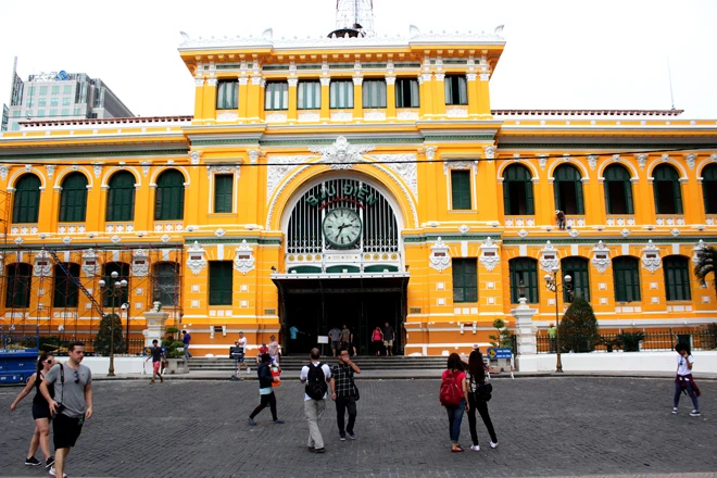 Tòa nhà 130 tuổi ở Sài Gòn thay 'áo mới' ảnh 11