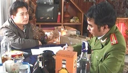 'Hô biến' rượu volka Hà Nội thành... Chivas thượng hạng ảnh 1