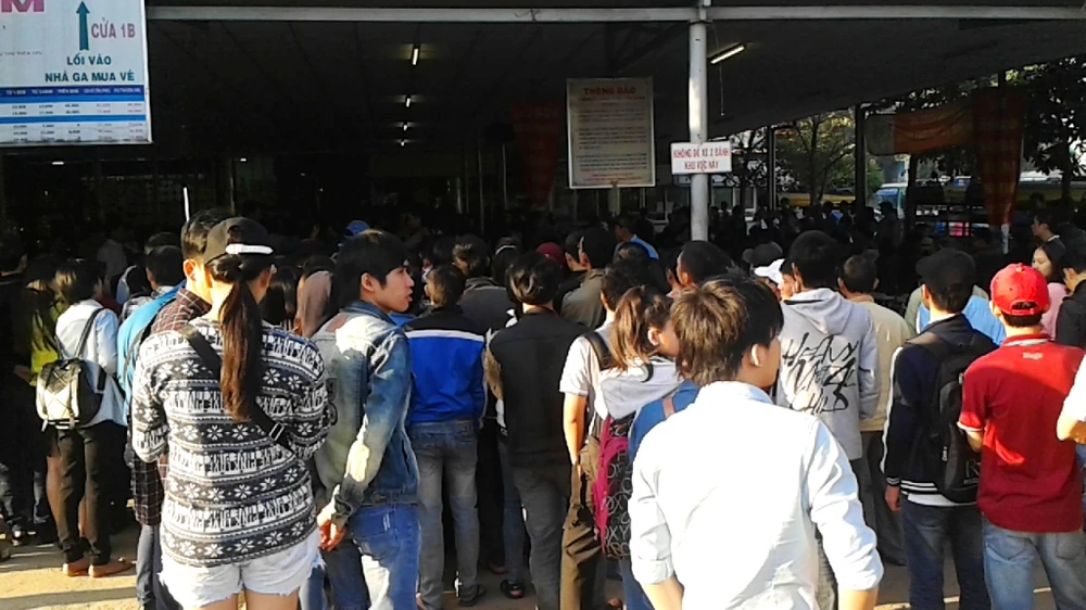 Lại ngủ gục, hụt hơi vì vé tết ảnh 4 Lại ngủ gục, hụt hơi vì vé tết ảnh 4