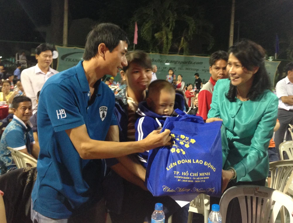 Ấm tình buổi họp mặt 500 ‘gia đình Công đoàn’ ảnh 8