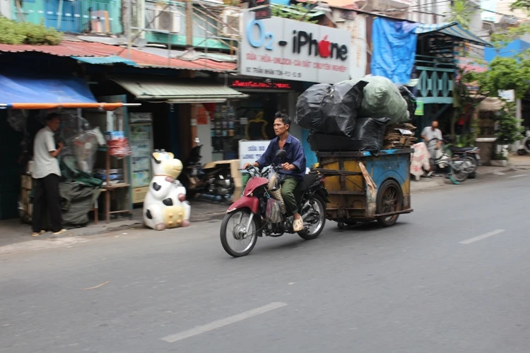  Xe 'mù’, xe ‘mờ’ cản trở giao thông Sài Gòn ảnh 8