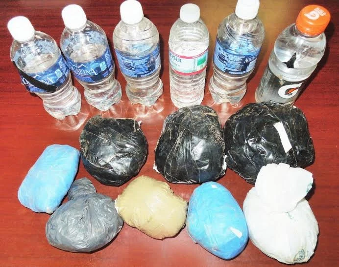 Rùng mình: 20 dạng vật lạ trong cơ thể người ảnh 9