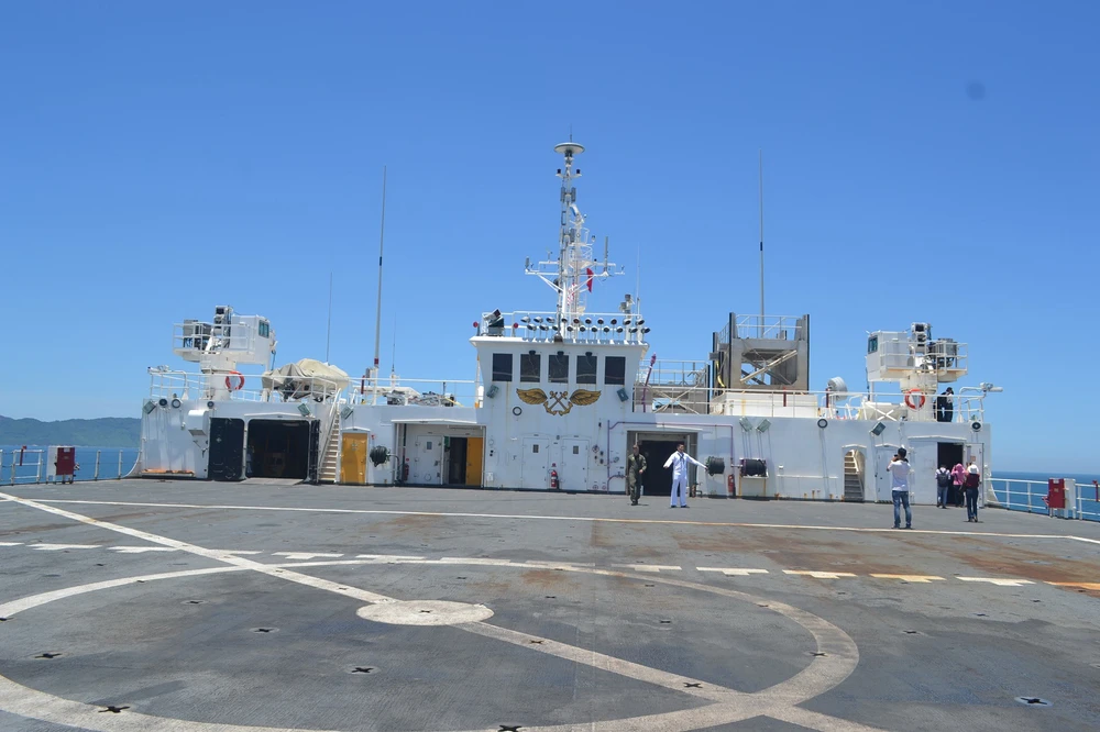 Tàu bệnh viện khổng lồ của Hải quân Mỹ cập cảng Đà Nẵng ảnh 12
