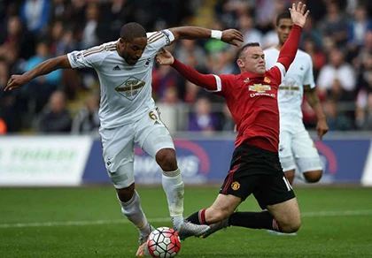 Đau lòng khi MU bị ví hổ… không vuốt ảnh 1