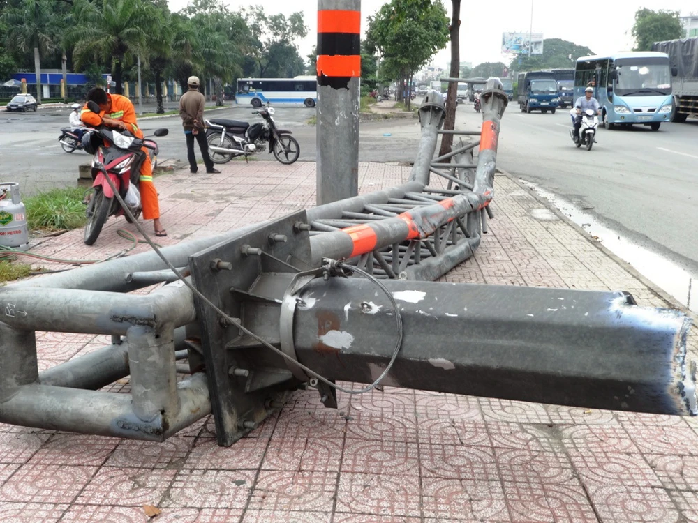 Xe đầu kéo gây tai nạn liên hoàn làm một người chết thảm ảnh 3