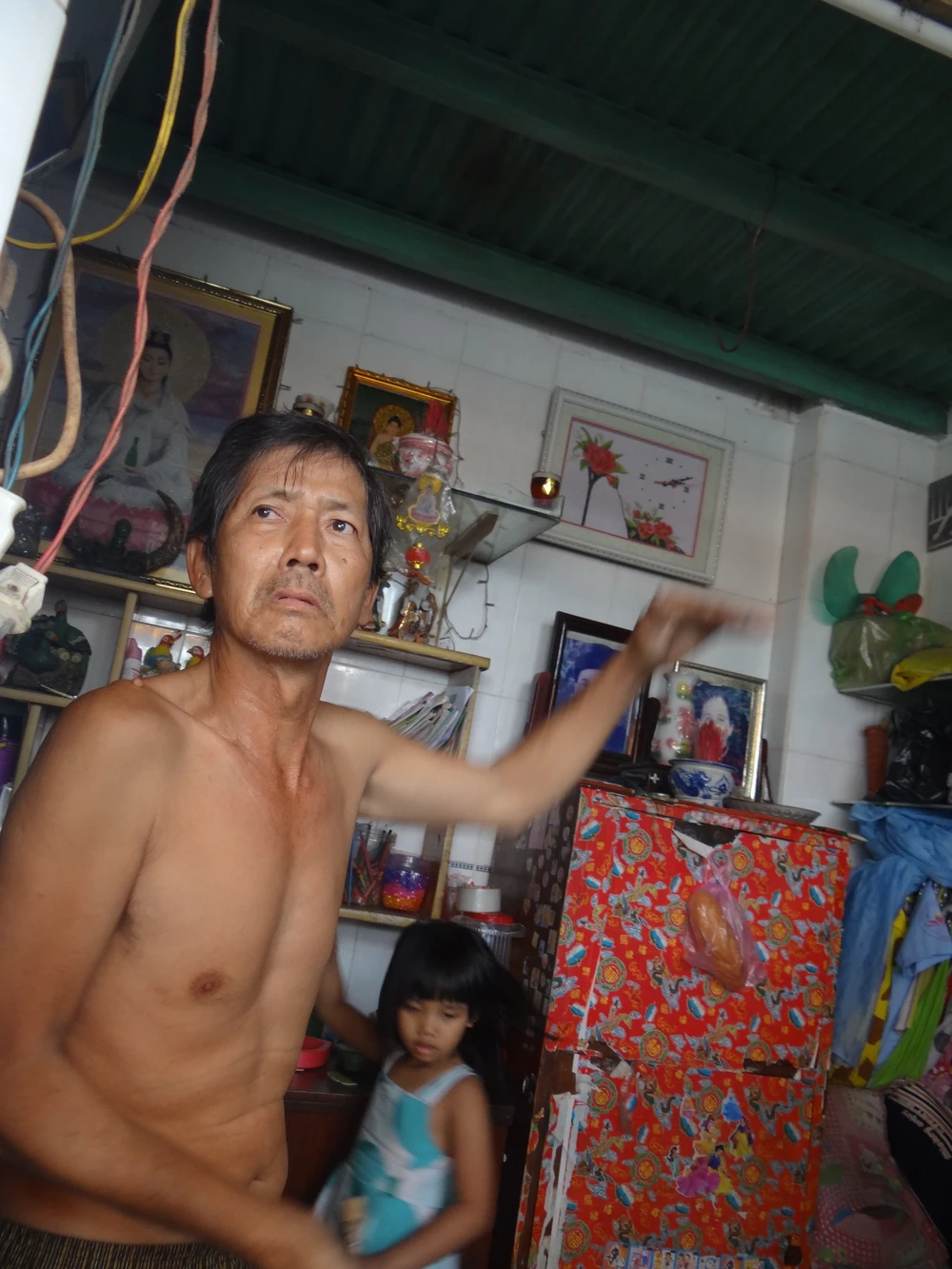 Vợ chồng câm kể khổ chuyện nâng đường chống ngập ảnh 2