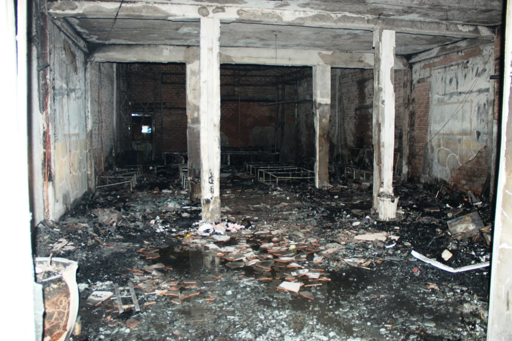 Quán cà phê bốc cháy, khách nháo nhào bỏ chạy ảnh 2