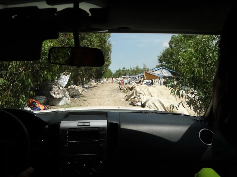 ‘Đột kích’ khu sơ chế chất thải chui lớn nhất Sài Gòn ảnh 3