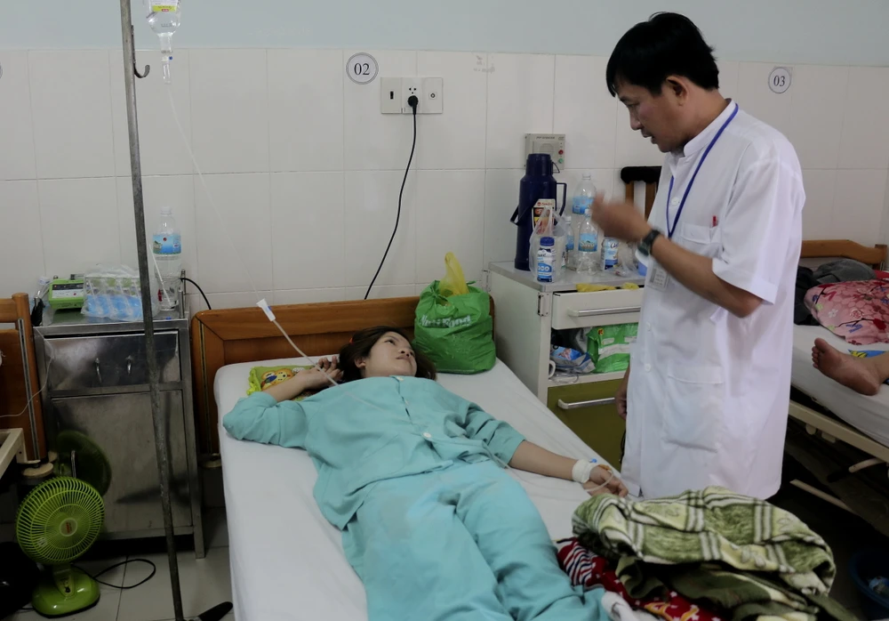 17 công nhân ngộ độc trong kho lạnh thủy sản ảnh 1