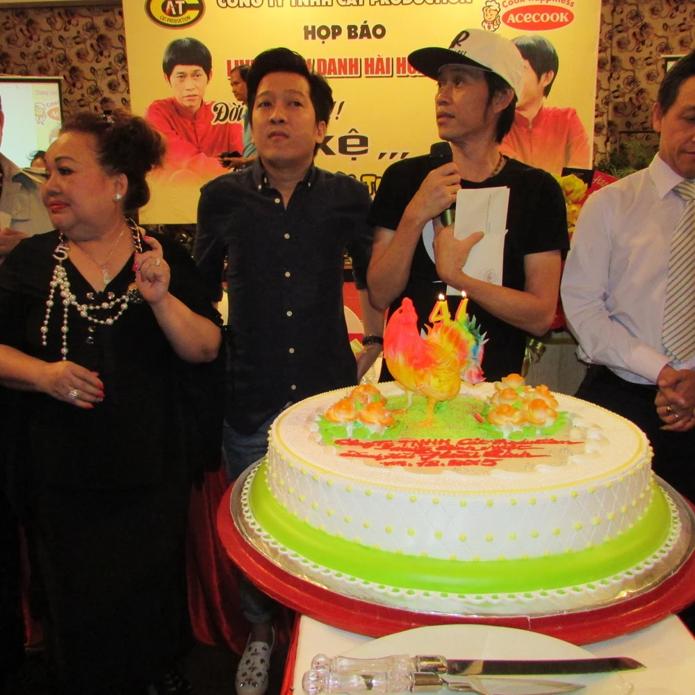 Cát Phượng: 'Hổng lẽ làm vợ Hoài Linh, thôi thì làm liveshow'! ảnh 7