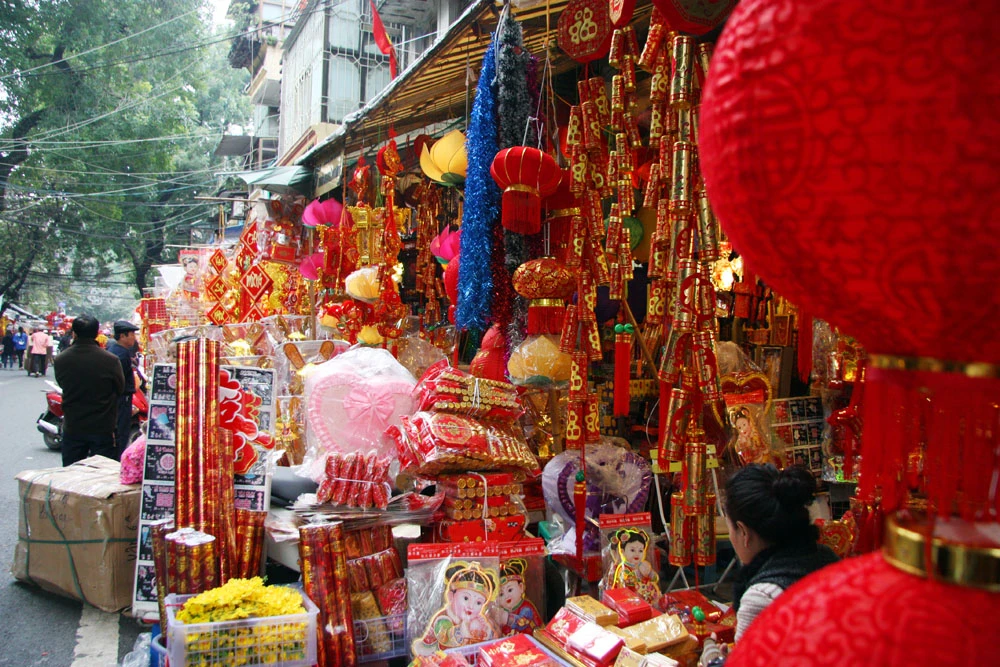 Nhộn nhịp phố Hàng Mã trước ngày đưa ông Táo về trời ảnh 3
