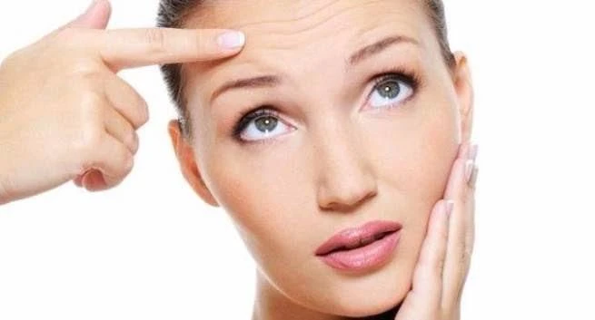 Ít vận động, căng thẳng, phơi nắng quá nhiều... đều là nguyên nhân gây lão hóa da sớm. 