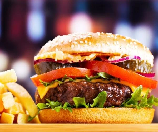 Ăn nhiều đồ ăn nhanh không có lợi lâu dài cho sức khỏe