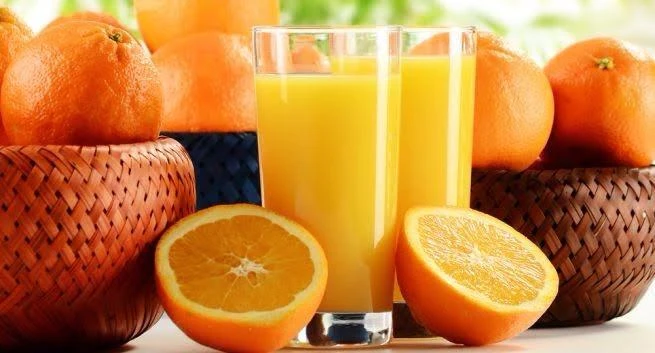 Nếu bạn đang uống thuốc, không nên dùng chung với nước cam ép