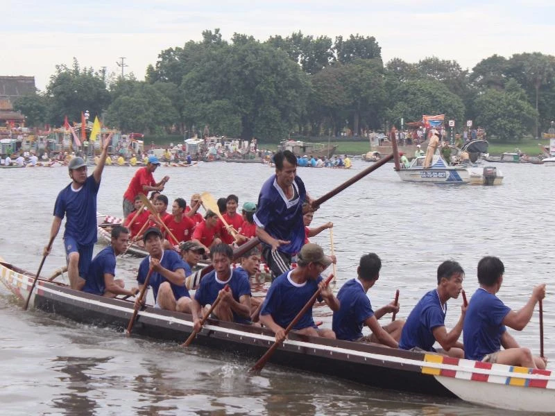 Khẩn trương về đích.