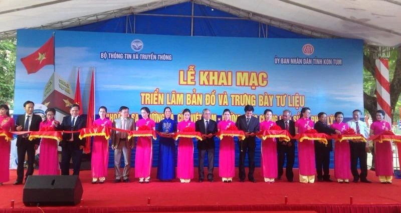 khai mạc triển lãm