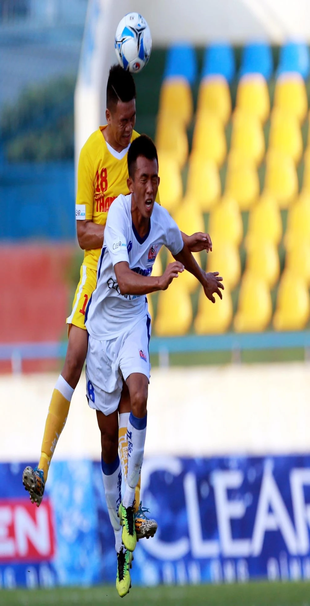 Chỉ trong 10 phút đầu hiệp 2, An Giang liên tiếp quân bình tỉ số 2-2.