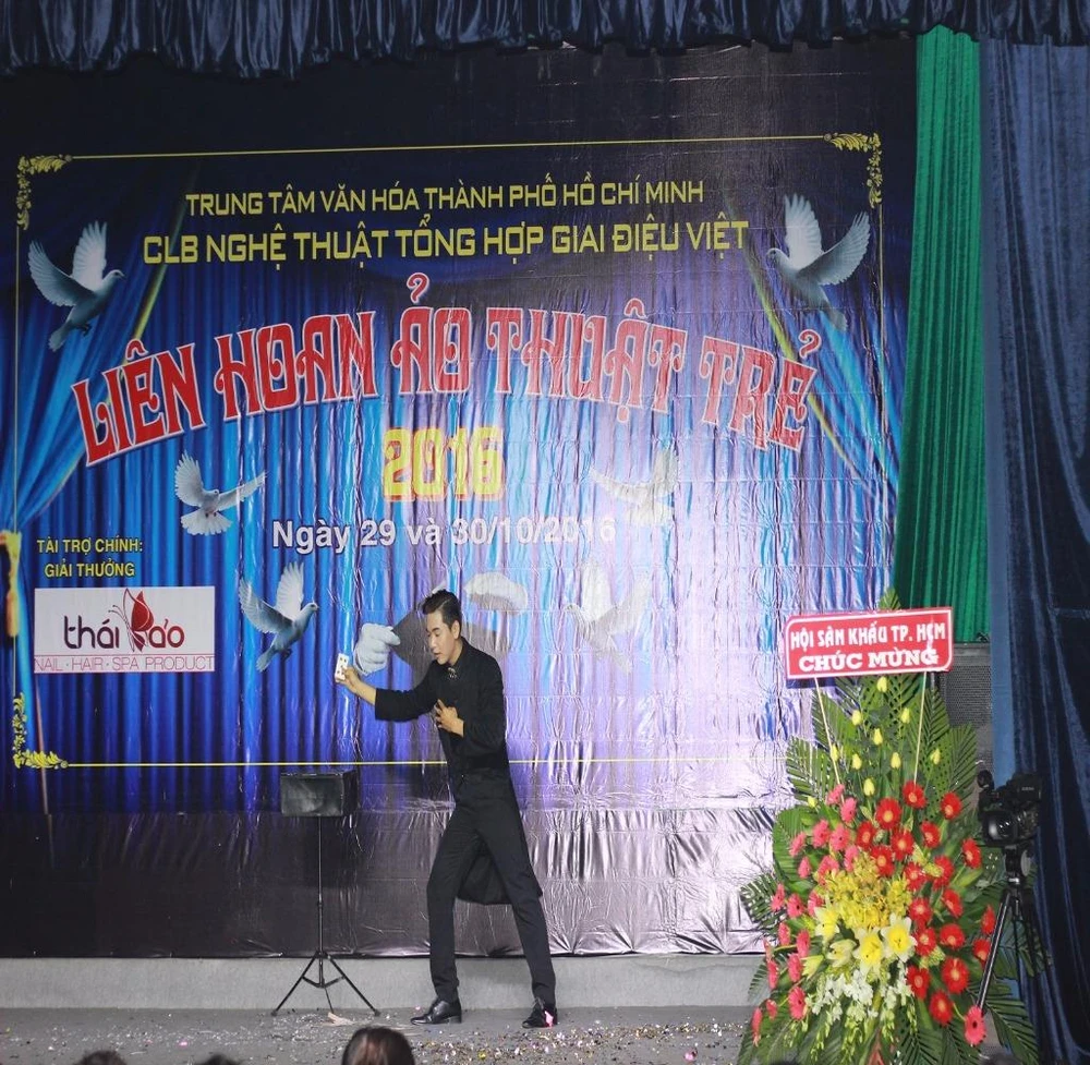 lien hoan ảo thuật trẻ