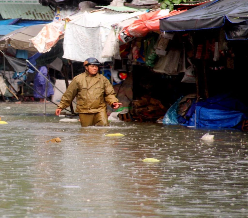 người dân tránh lũ