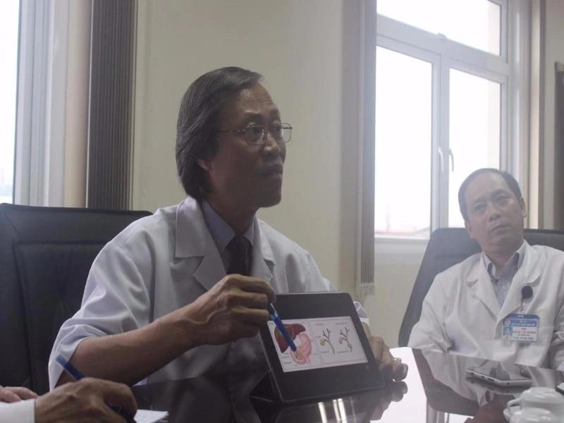 Làm rõ nguyên nhân bé gái tử vong tại BV Trung ương Huế ảnh 1 Ông Nguyễn Duy thăng, phó giám đốc BV trung ương Huế