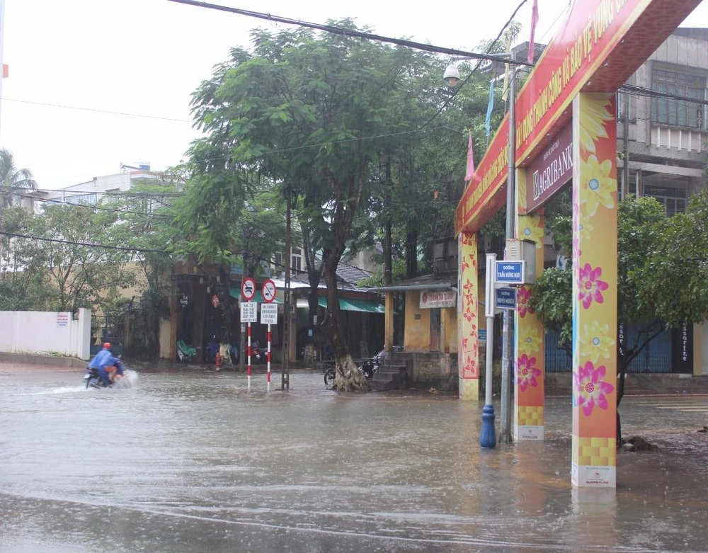 Khu vực Ngã năm cũ thuộc đường Phan Châu Trinh, Tp Quảng Ngãi ngập sâu 