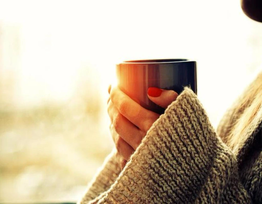 Nên hạn chế sử dụng cà phê trong những ngày đèn đỏ để giảm đau, tức ngực.