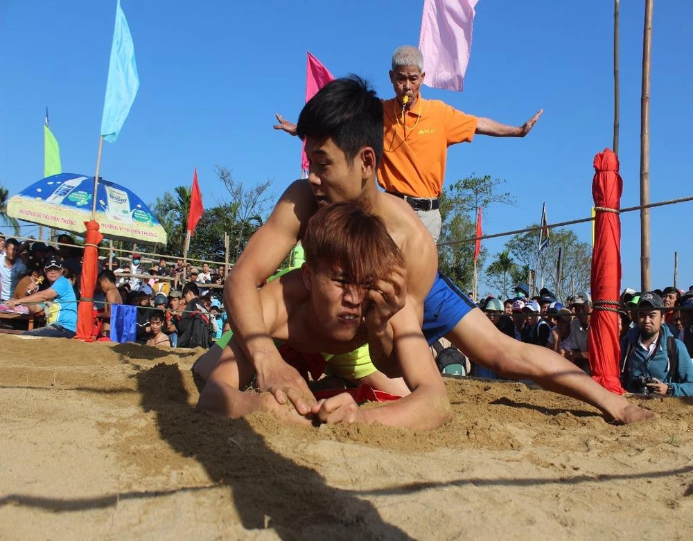 hội vật rất sôi động