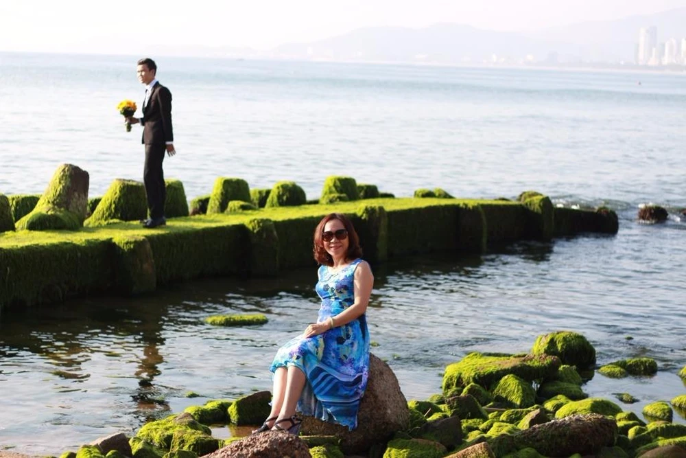 Rất nhiều du khách thích thú tìm đến bãi đá 