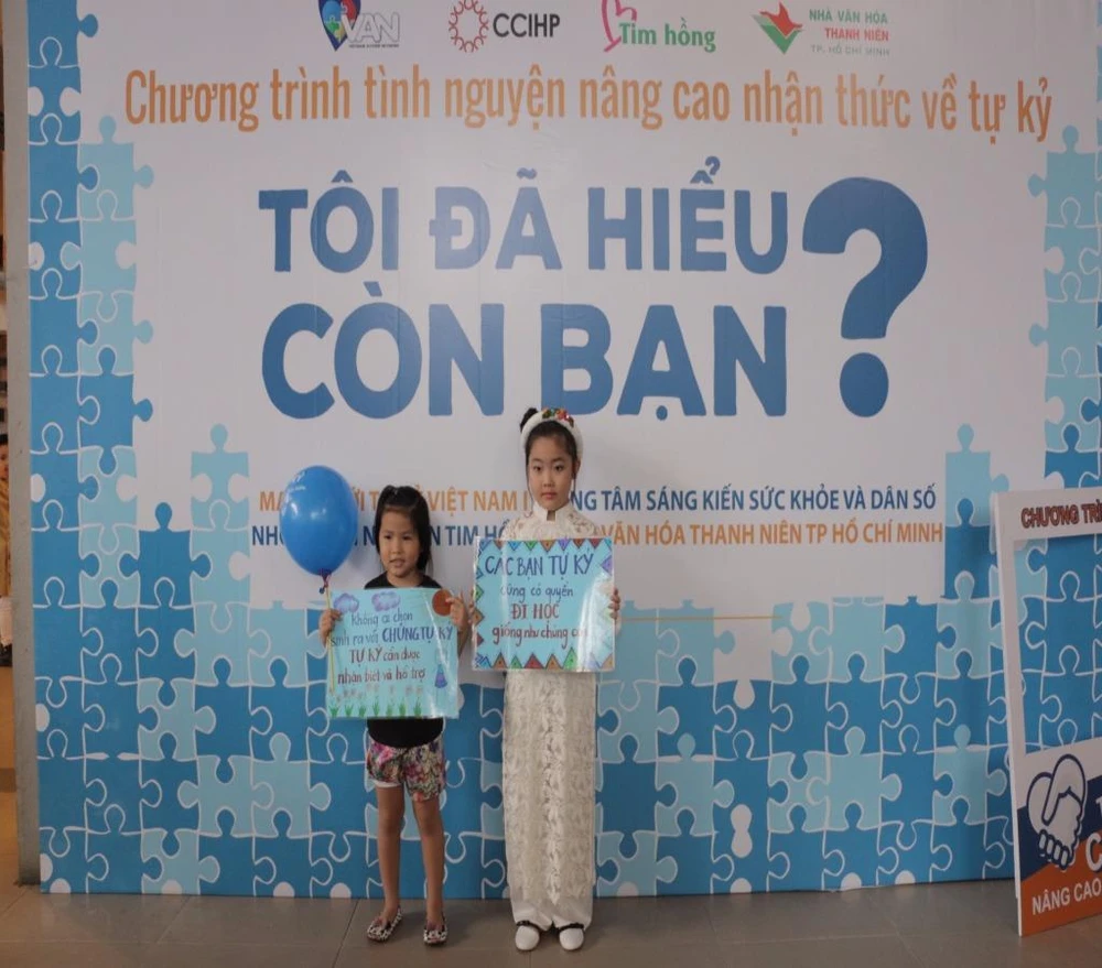 Nhiều bạn trẻ chia sẻ những thông điệp của mình dành cho người bị chứng tự kỷ