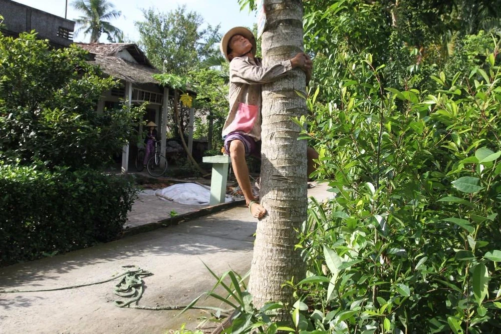 Xỏ chân vào dây nài