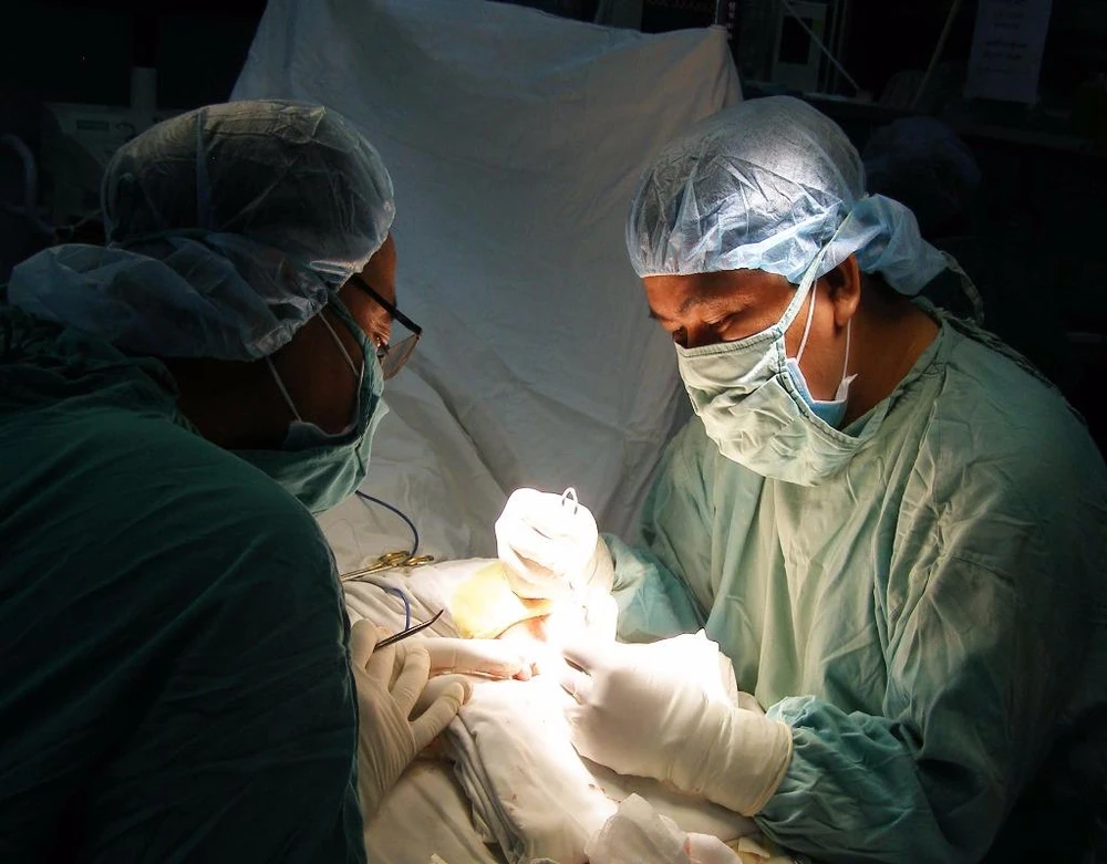 hẫu thuật trường hợp lật bàn chân.