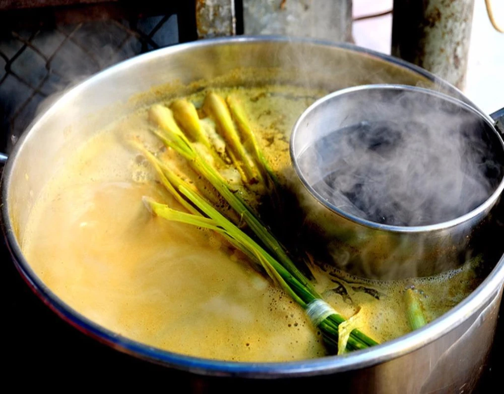 xóm bún cá Châu Đốc nằm trên đường Dương Bá Trạc