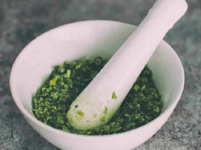 Húng quế chứa chất có hoạt tính giúp ổn định nồng độ axit uric, giúp ngăn ngừa hình thành sỏi thận trong cơ thể