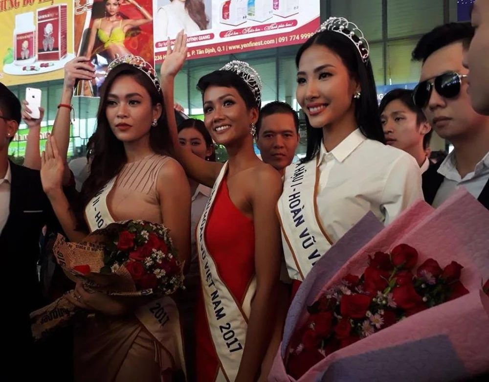 Hoa hậu H'Hen Niê cùng hai á hậu Hoàng Thùy, Mâu Thủy