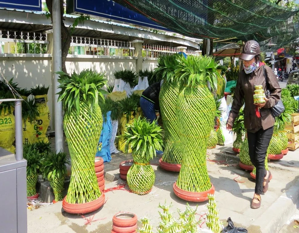 Những cây tài lộc được tạo nhiều hình dáng rất sinh động.