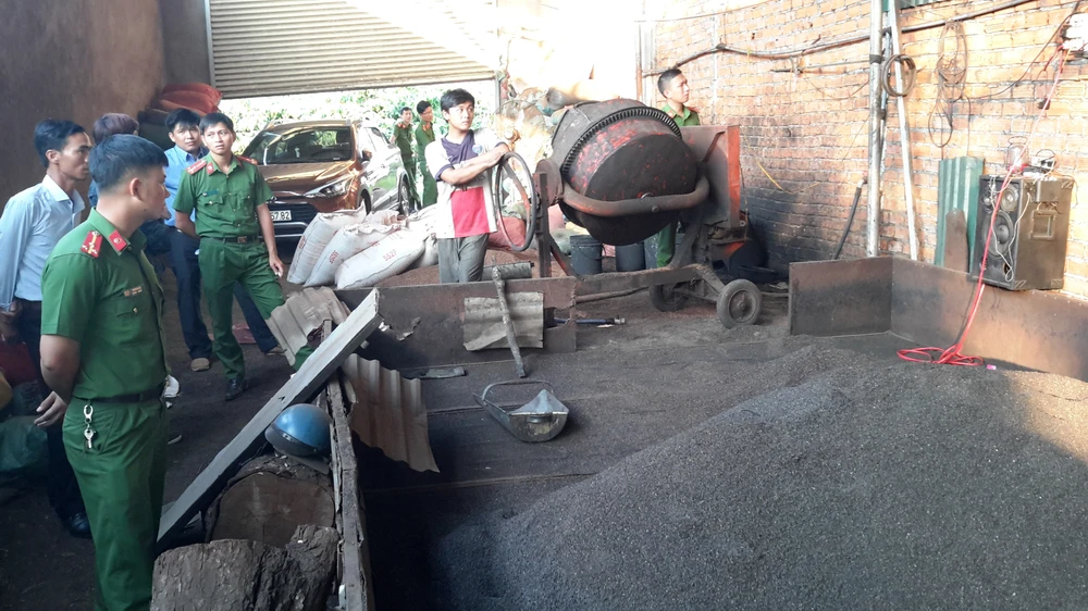 Khởi tố, bắt tạm giam 5 bị can vụ ‘cà phê pin’ ở Đắk Nông ảnh 1