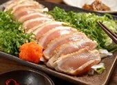 Suýt ‘chìm trong bóng tối’ do ăn phải giun trong sushi gà