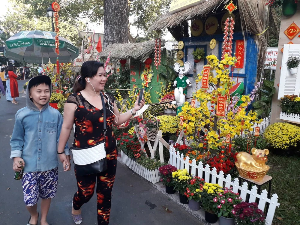 Ngắm đường hoa bệnh viện tết 2020 ở Bệnh viện Chợ Rẫy ảnh 5