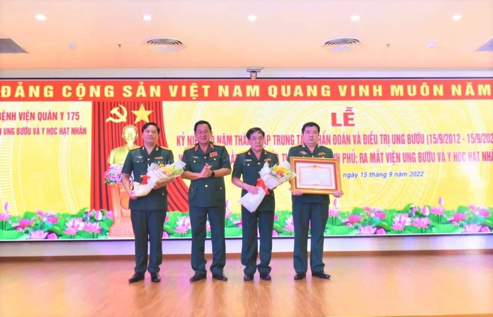 Bệnh viện Quân y 175 vinh dự đón nhận Bằng khen của Thủ tướng Chính phủ.