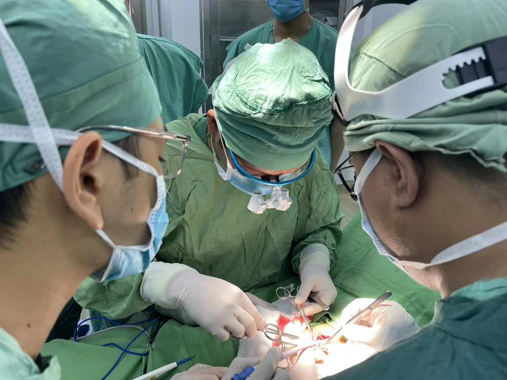 Phẫu thuật cho bệnh nhi có bàng quang ngoài cơ thể