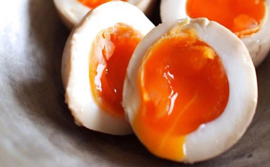 ăn trứng lòng đào dễ ngộ độc do nhiễm khuẩn