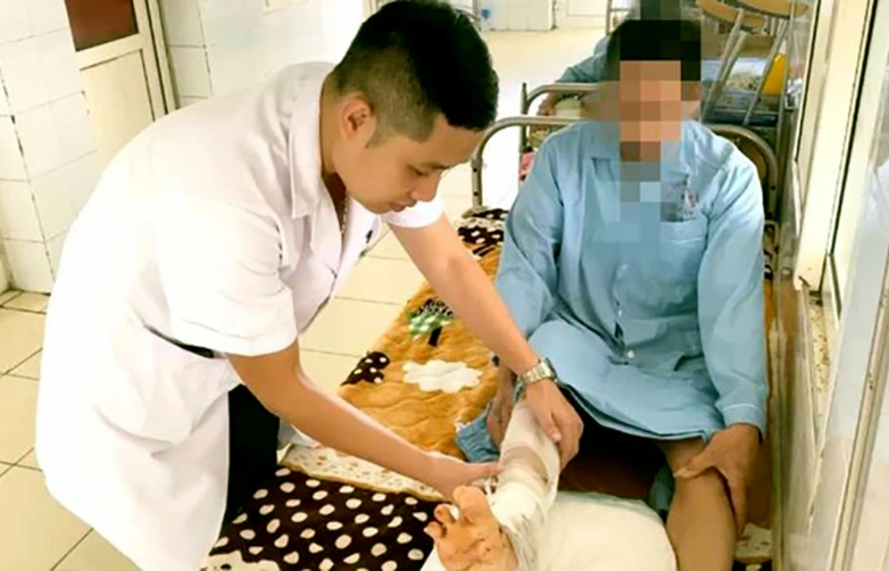 bệnh nhân bị rắn cắn sau khi được phẫu thuật đã ổn định