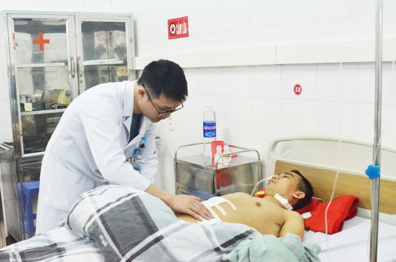 ngã vỡ ruột non